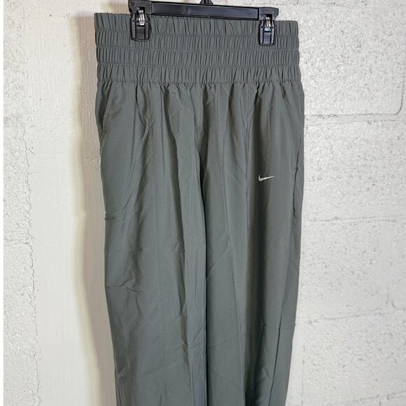 Nike Women's Dri-fit One Ultra High-Waisted Pants - Smoke Grey medium$70 - Picture 10 of 10